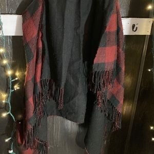 Reversible shrug